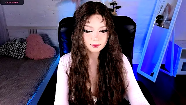 Snapshot of maddymystie chatting on 05/21/26, 02:03 maddymystie online show from 05/21/26, 02:03