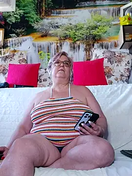 QueenPammy1 online show from 09/19/25, 10:52