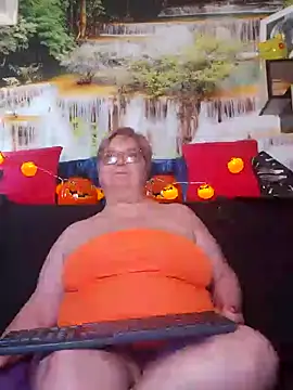 QueenPammy1 online show from 10/31/25, 11:18