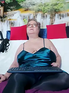 QueenPammy1 online show from 11/16/25, 06:29