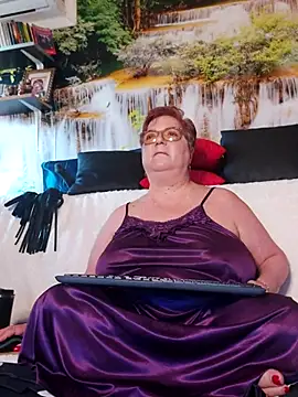 QueenPammy1 online show from 04/08/26, 05:42