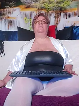 QueenPammy1 online show from 02/15/26, 07:31