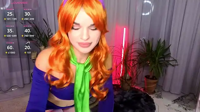 lili hotly online show from 10/31/25, 10:16