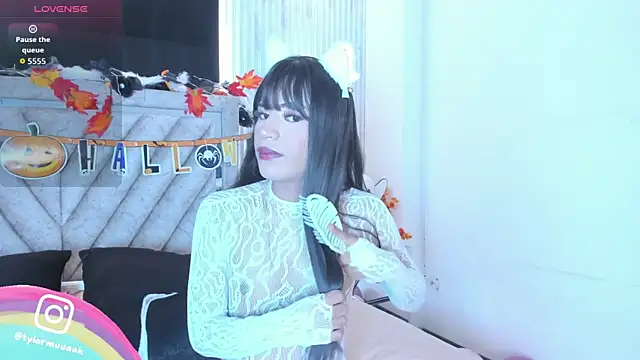 Snapshot of Taylor_Harveey chatting on 10/25/25, 09:04 Taylor Harveey online show from 10/25/25, 09:04