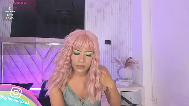 Snapshot of Taylor_Harveey chatting on 11/27/25, 08:09 Taylor Harveey online show from 11/27/25, 08:09