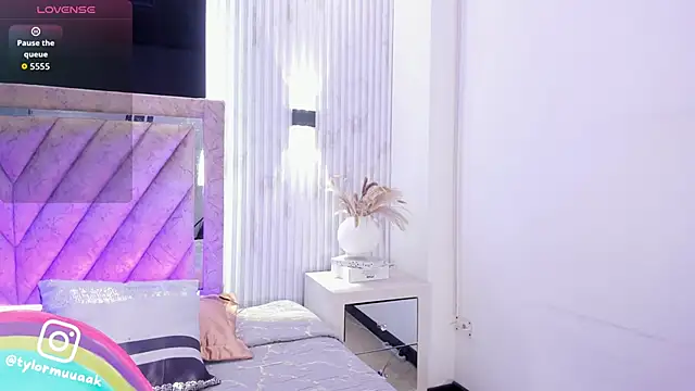 Snapshot of Taylor_Harveey chatting on 12/04/25, 08:41 Taylor Harveey online show from 12/04/25, 08:41