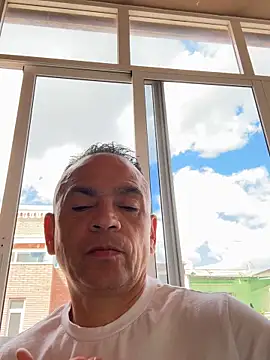 mateocali25 online show from 05/13/26, 02:35