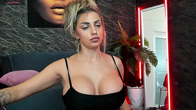 IzabelaTessa online show from 12/05/25, 08:17