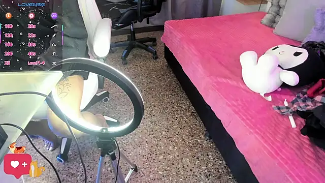 cherryboom23 online show from 04/12/26, 06:11