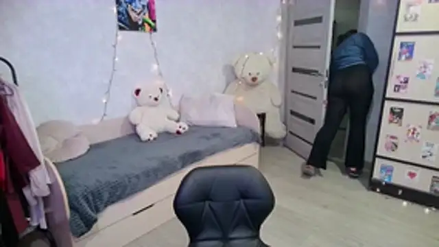 BarbiePieer online show from 11/19/25, 06:13