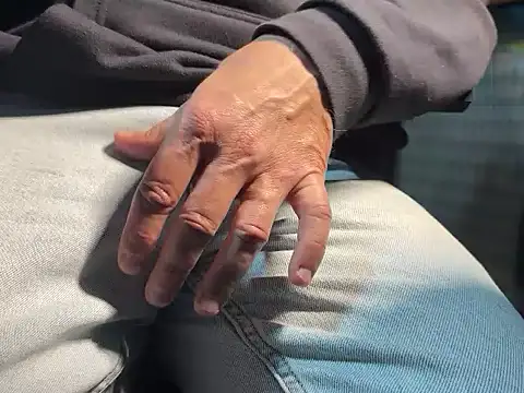 Max 965 online show from 11/15/25, 06:45