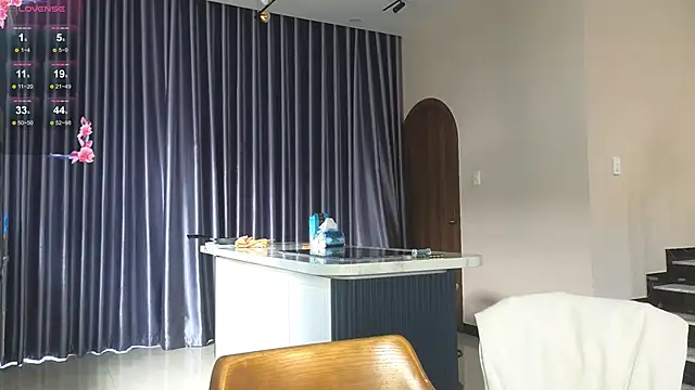 hot ass 18 online show from 02/13/26, 06:46