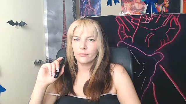Snapshot of VanessaRey_ chatting on 06/21/26, 06:41 VanessaRey online show from 06/21/26, 06:41