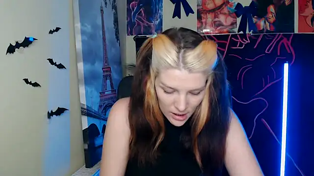 VanessaRey  online show from 04/17/26, 03:04