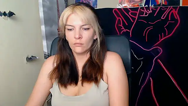Snapshot of VanessaRey_ chatting on 06/18/26, 06:23 VanessaRey online show from 06/18/26, 06:23
