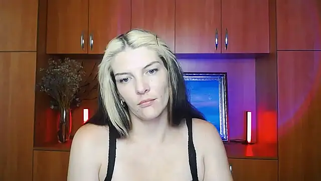 Snapshot of VanessaRey_ chatting on 07/07/26, 07:23 VanessaRey online show from 07/07/26, 07:23