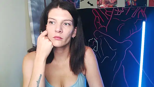 Snapshot of VanessaRey_ chatting on 10/22/25, 07:19 VanessaRey  online show from 10/22/25, 07:19