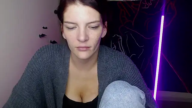 VanessaRey  online show from 11/30/25, 06:58