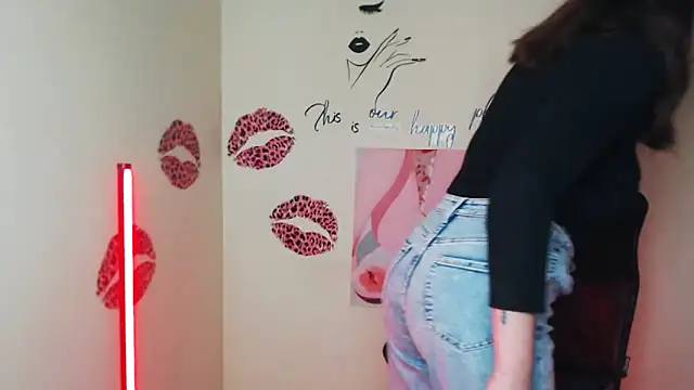 Snapshot of VanessaRey_ chatting on 04/19/26, 04:19 VanessaRey online show from 04/19/26, 04:19