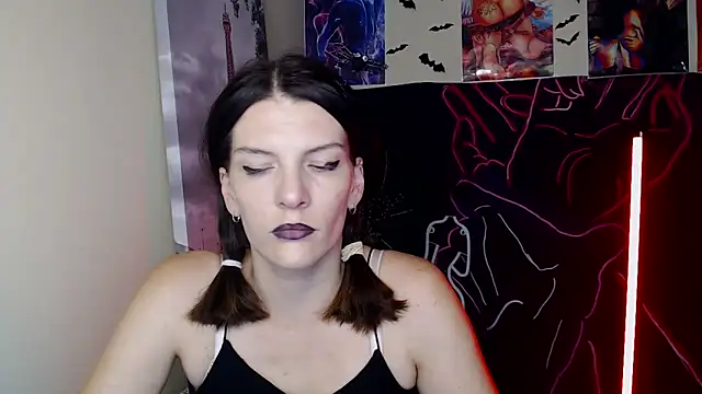 VanessaRey  online show from 10/28/25, 08:02