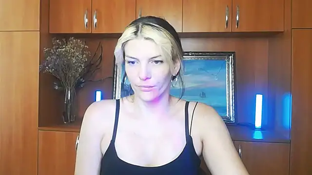 Snapshot of VanessaRey_ chatting on 07/13/26, 06:56 VanessaRey online show from 07/13/26, 06:56