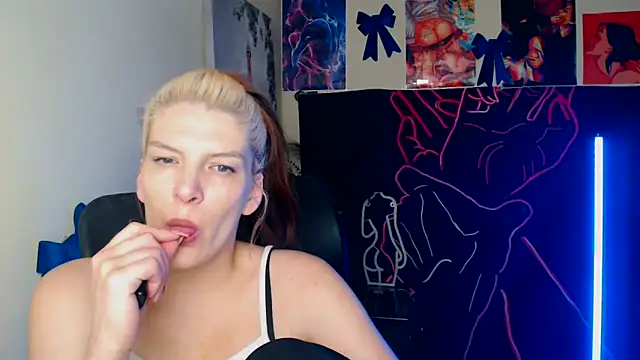 VanessaRey  online show from 04/11/26, 06:00