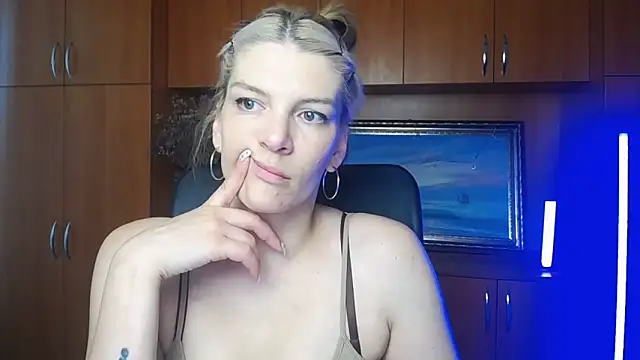 Snapshot of VanessaRey_ chatting on 06/05/26, 06:40 VanessaRey online show from 06/05/26, 06:40