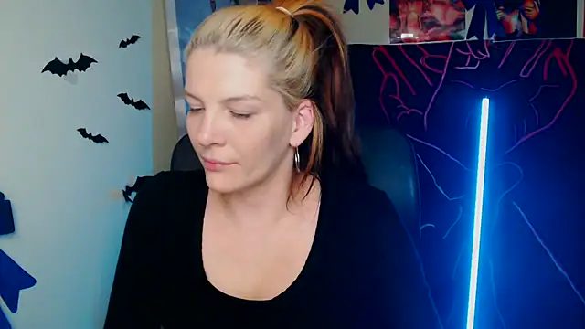 Snapshot of VanessaRey_ chatting on 04/20/26, 06:16 VanessaRey online show from 04/20/26, 06:16