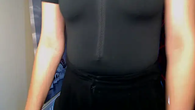 Snapshot of VanessaRey_ chatting on 10/18/25, 05:48 VanessaRey  online show from 10/18/25, 05:48