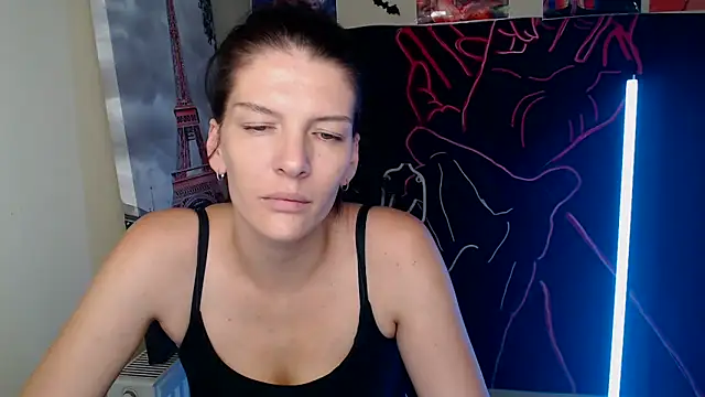 Snapshot of VanessaRey_ chatting on 10/26/25, 07:42 VanessaRey  online show from 10/26/25, 07:42