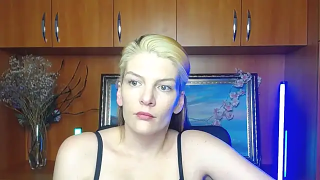 VanessaRey  online show from 04/09/26, 04:46