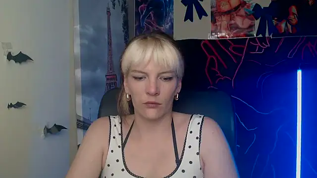 Snapshot of VanessaRey_ chatting on 05/10/26, 04:20 VanessaRey online show from 05/10/26, 04:20