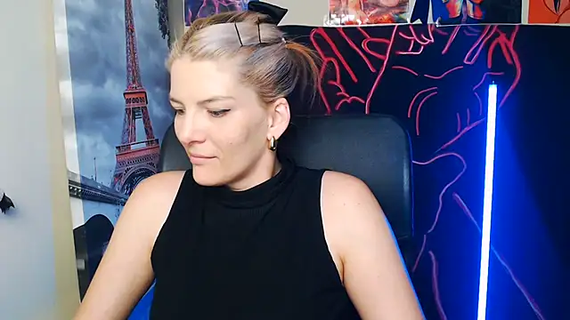 Snapshot of VanessaRey_ chatting on 05/26/26, 04:38 VanessaRey online show from 05/26/26, 04:38