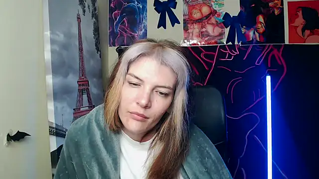 Snapshot of VanessaRey_ chatting on 05/17/26, 04:56 VanessaRey online show from 05/17/26, 04:56