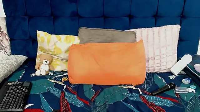 AriesCake online show from 04/12/26, 11:57