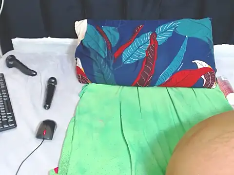 Snapshot of AriesCake chatting on 03/23/25, 04:38 AriesCake online show from 03/23/25, 04:38