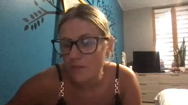 Snapshot of lady_gloria69 chatting on 06/30/26, 08:09 lady gloria69 online show from 06/30/26, 08:09