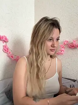 mollygirll online show from 10/07/25, 08:48