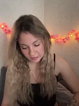 mollygirll online show from 10/13/25, 09:33