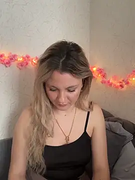 mollygirll online show from 10/14/25, 09:32