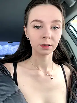 MilaBee online show from 11/08/25, 03:32