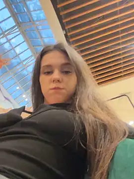 MilaBee online show from 11/11/25, 09:15