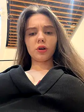 MilaBee online show from 10/23/25, 09:19