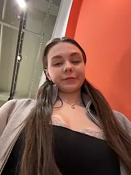 MilaBee online show from 04/23/26, 11:38