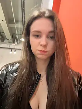 MilaBee online show from 05/10/26, 11:36