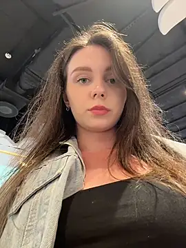 MilaBee online show from 07/25/26, 04:35
