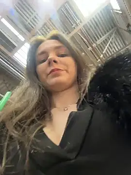 MilaBee online show from 03/08/26, 07:11