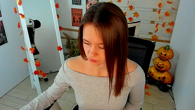 Catherine e online show from 10/19/25, 06:21