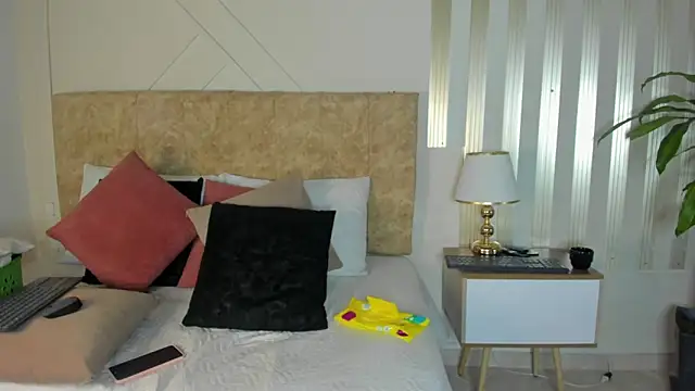 angelinarouse  online show from 10/21/25, 02:44