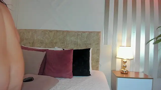 angelinarouse  online show from 10/20/25, 12:45